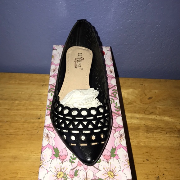 Shoe - Picture 2 of 5